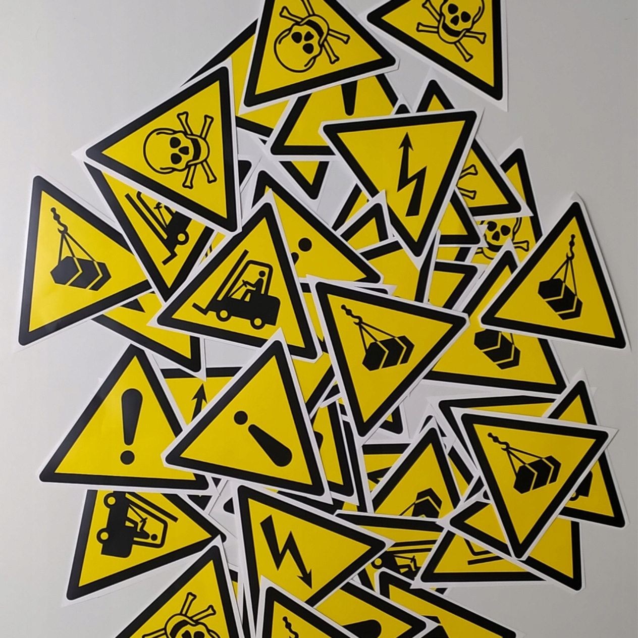 Naklejki BHP ostrzegawcze 10×10 cm – zestaw 1 Naklejki BHP ostrzegawcze 10×10 cm – zestaw 1